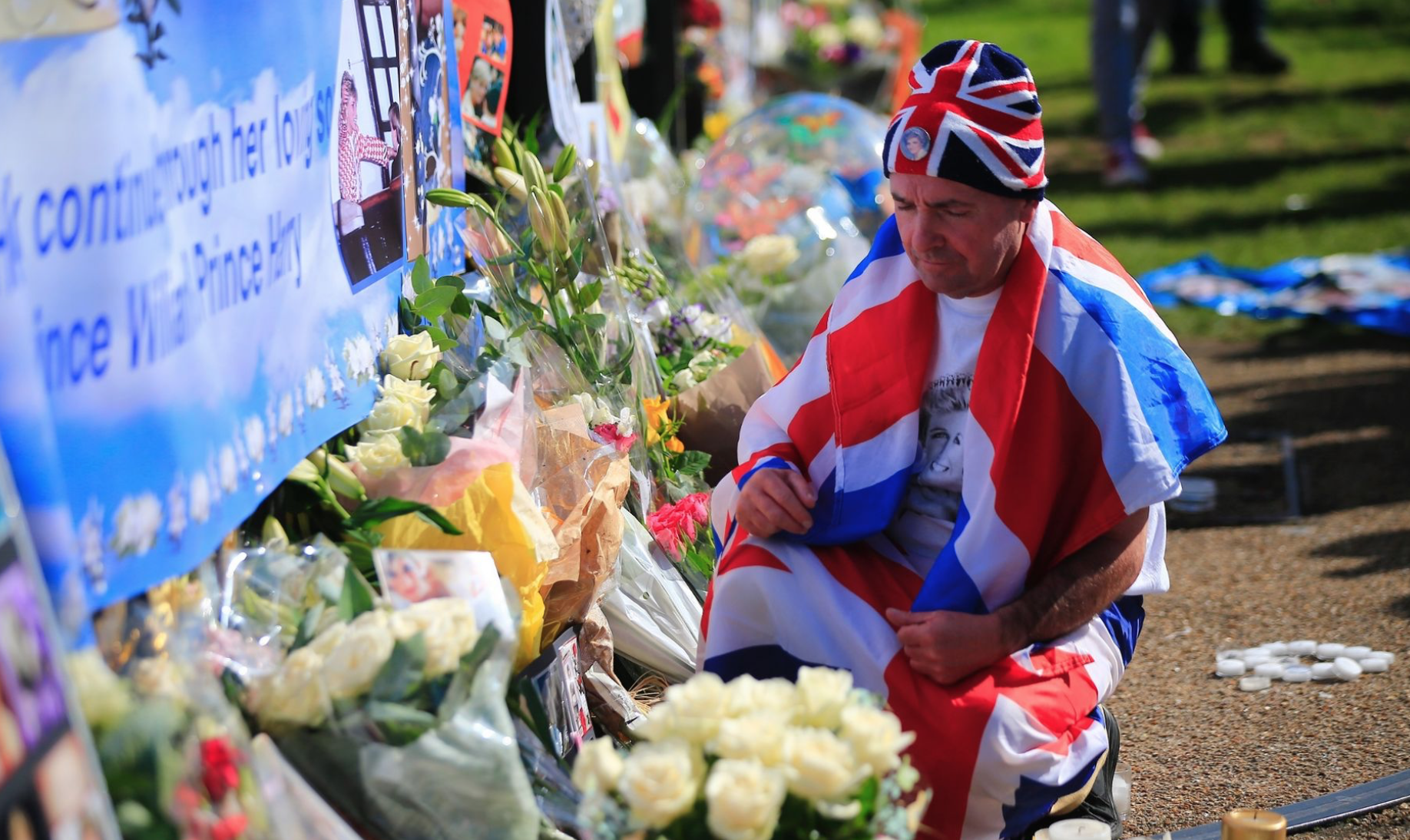 The World Mourns Diana Princess Of Wales How did the royal family